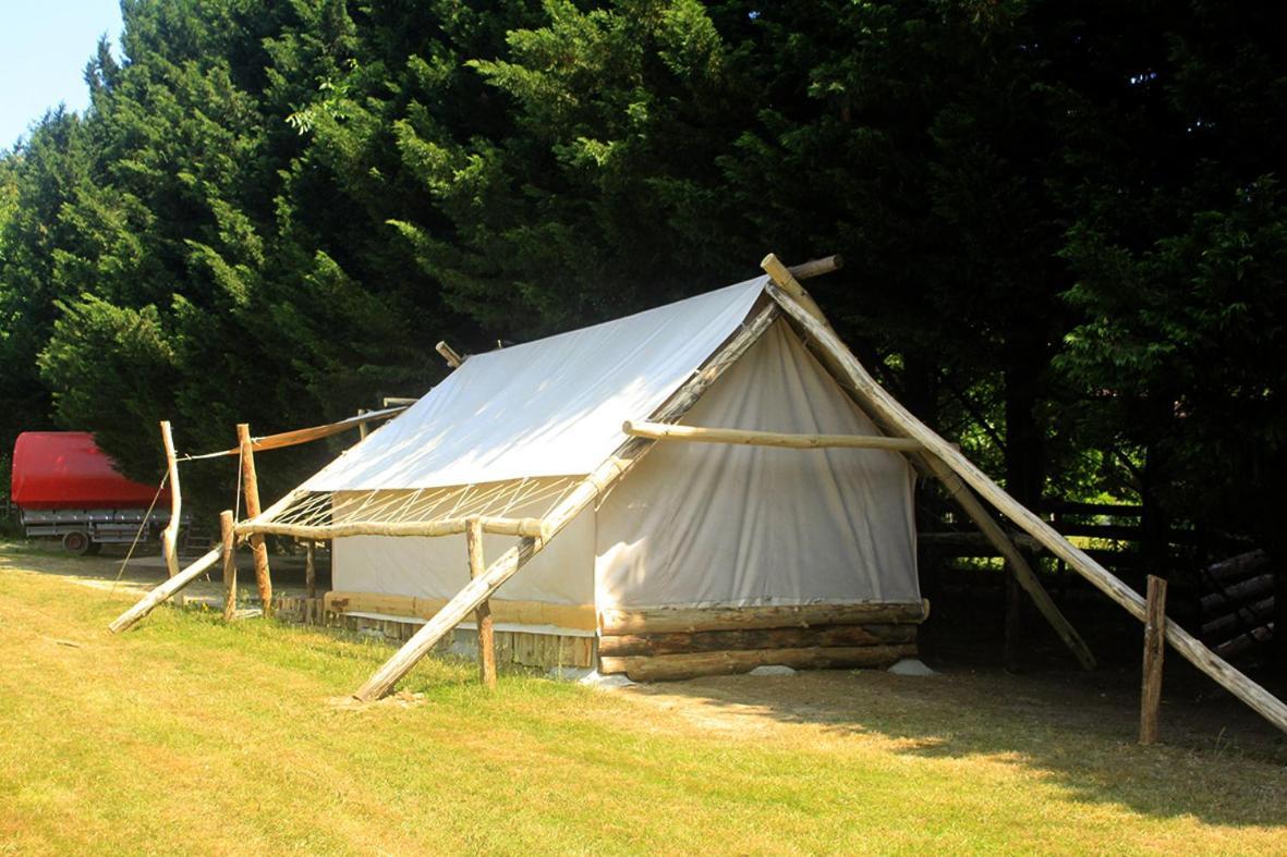 Tente Trappeur Ada, Au Jardin De La Vouivre Saint-Vincent-en-Bresse Exterior foto